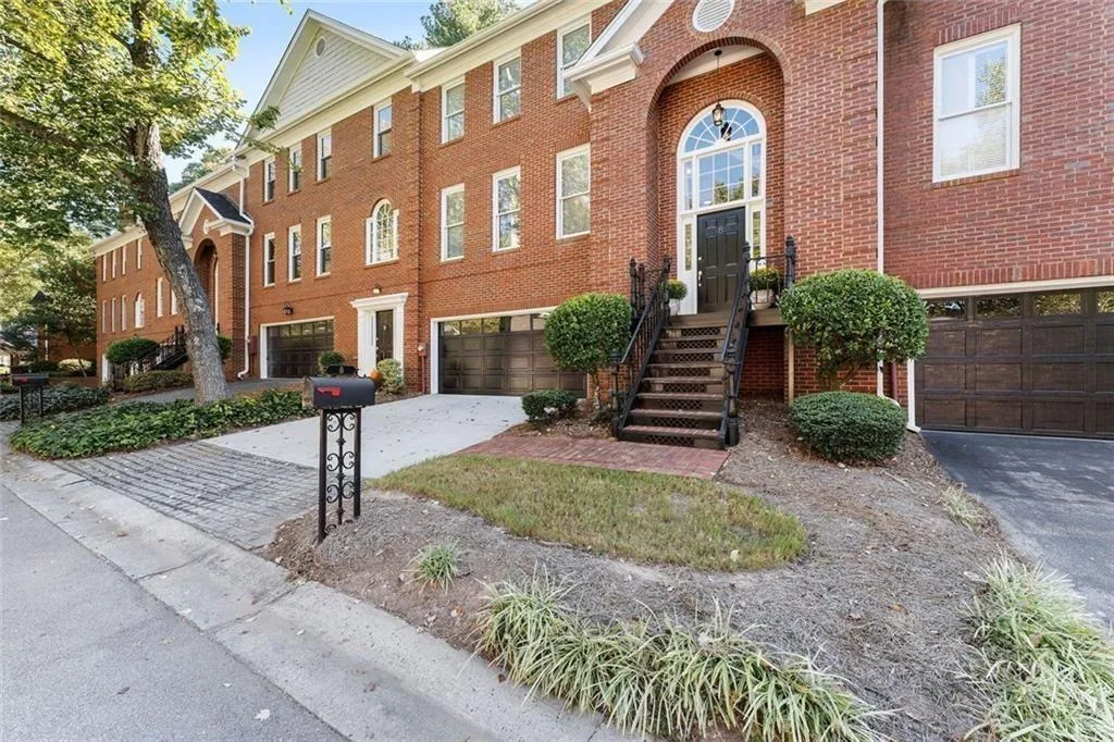 7155 Roswell Road Unit 8, Sandy Springs, Georgia 30328, 3 Bedrooms Bedrooms, ,2 BathroomsBathrooms,Residential,For Sale,7155 Roswell Road Unit 8,7667666