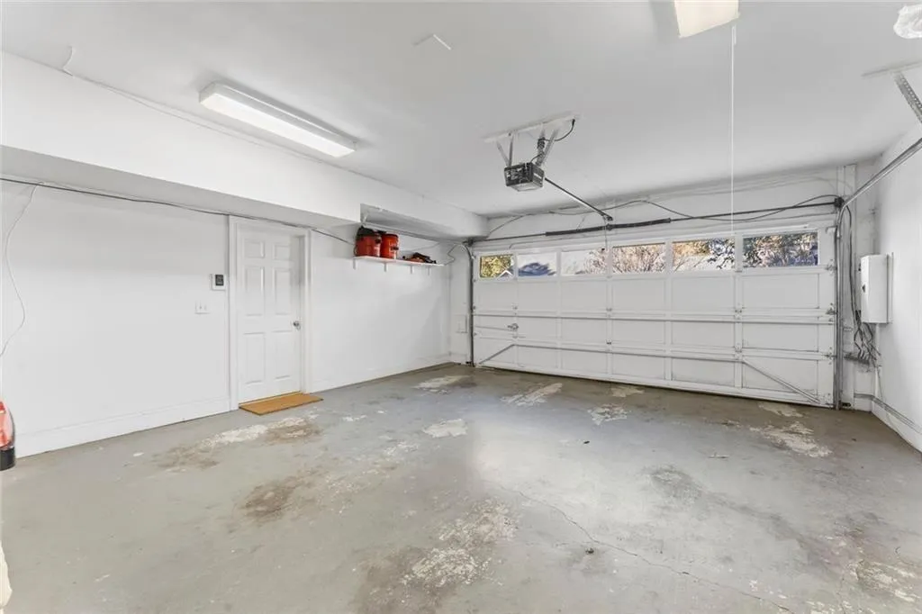 7155 Roswell Road Unit 8, Sandy Springs, Georgia 30328, 3 Bedrooms Bedrooms, ,2 BathroomsBathrooms,Residential,For Sale,7155 Roswell Road Unit 8,7667666