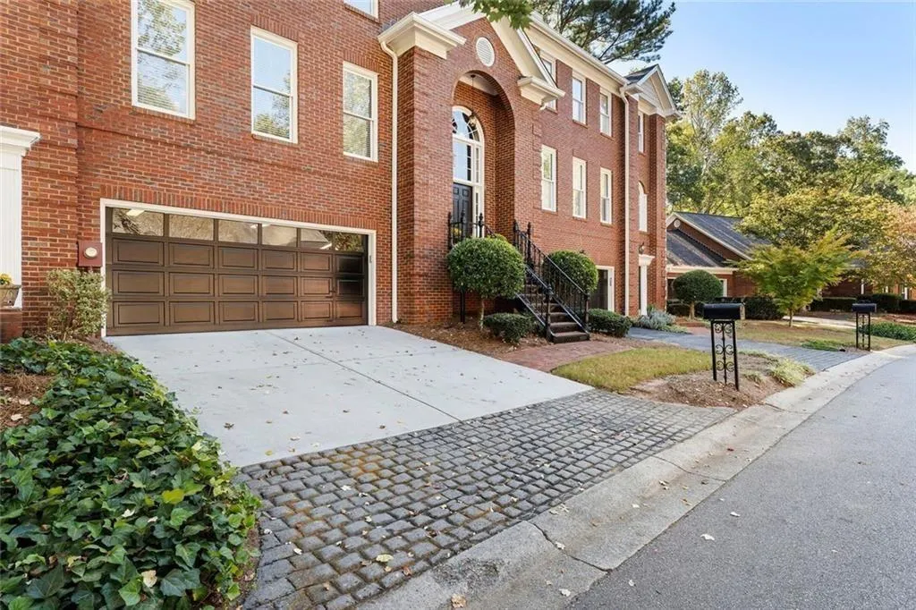 7155 Roswell Road Unit 8, Sandy Springs, Georgia 30328, 3 Bedrooms Bedrooms, ,2 BathroomsBathrooms,Residential,For Sale,7155 Roswell Road Unit 8,7667666