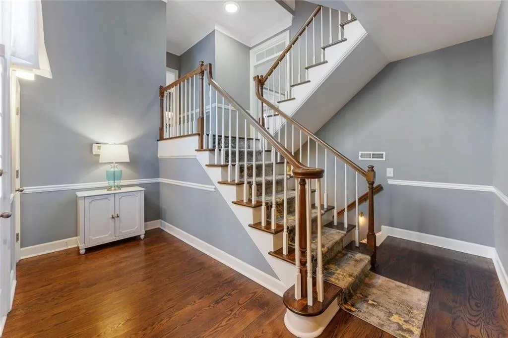 7155 Roswell Road Unit 8, Sandy Springs, Georgia 30328, 3 Bedrooms Bedrooms, ,2 BathroomsBathrooms,Residential,For Sale,7155 Roswell Road Unit 8,7667666