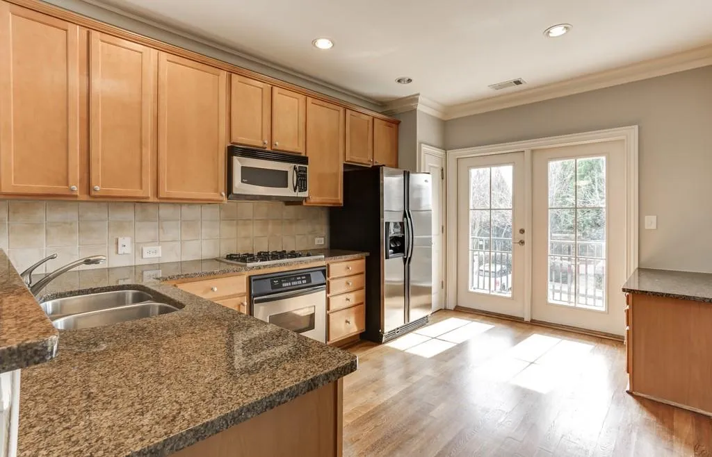 240 Le Gran Bend, Atlanta, Georgia 30328, 2 Bedrooms Bedrooms, ,2 BathroomsBathrooms,Residential,Sold,240 Le Gran Bend,6827833
