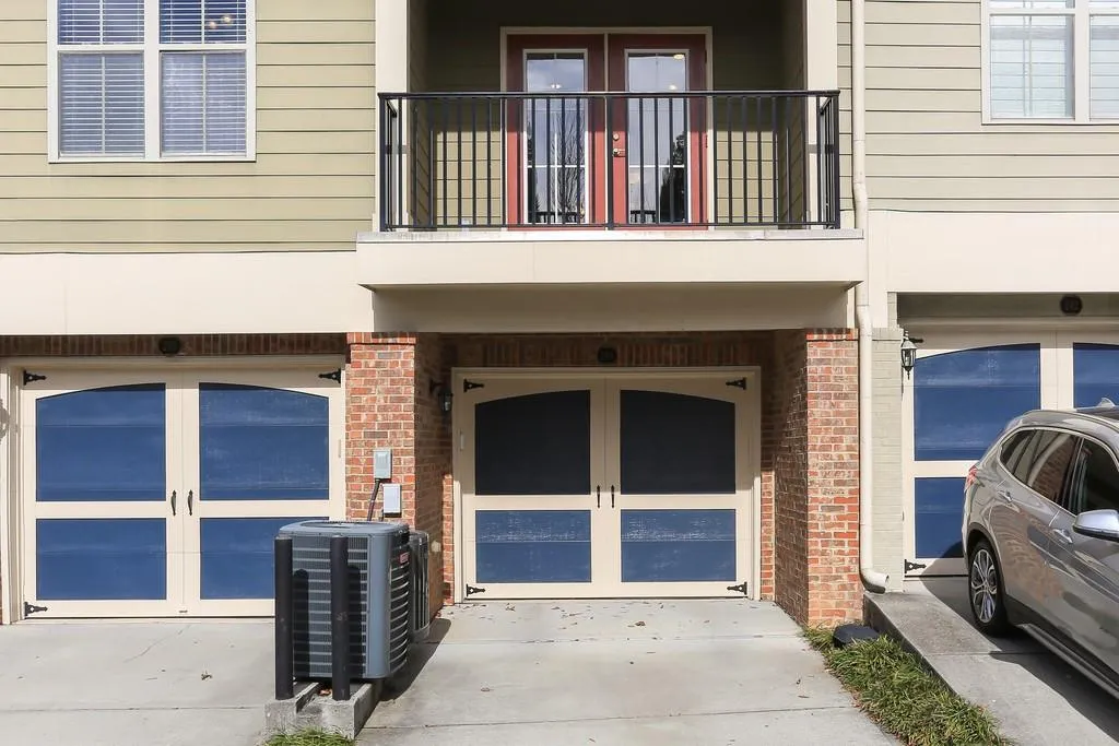 240 Le Gran Bend, Atlanta, Georgia 30328, 2 Bedrooms Bedrooms, ,2 BathroomsBathrooms,Residential,Sold,240 Le Gran Bend,6827833