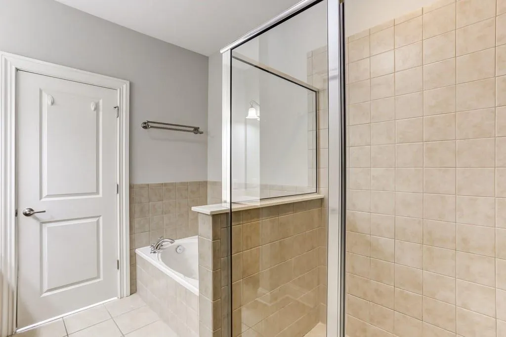 240 Le Gran Bend, Atlanta, Georgia 30328, 2 Bedrooms Bedrooms, ,2 BathroomsBathrooms,Residential,Sold,240 Le Gran Bend,6827833