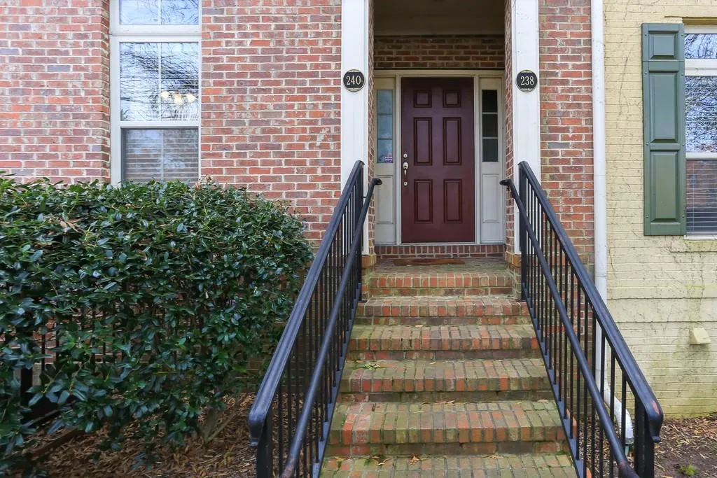 240 Le Gran Bend, Atlanta, Georgia 30328, 2 Bedrooms Bedrooms, ,2 BathroomsBathrooms,Residential,Sold,240 Le Gran Bend,6827833