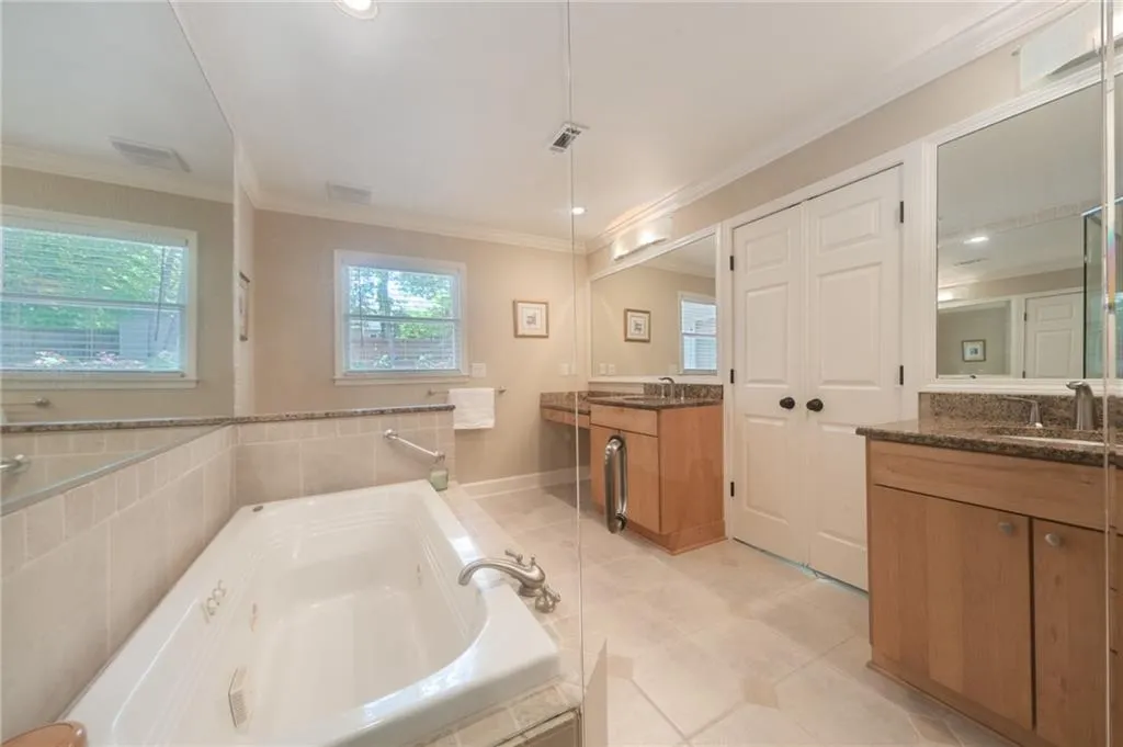 5455 Shiver Summit, Sandy Springs, Georgia 30342, 6 Bedrooms Bedrooms, ,4 BathroomsBathrooms,Residential,Sold,5455 Shiver Summit,6537834