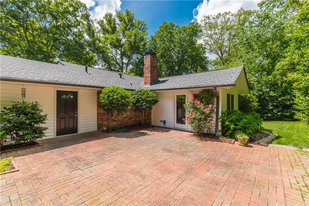 6855 Castleton Drive Nw, Atlanta, Georgia 30328, 4 Bedrooms Bedrooms, ,3 BathroomsBathrooms,Residential,Sold,6855 Castleton Drive Nw,5856656