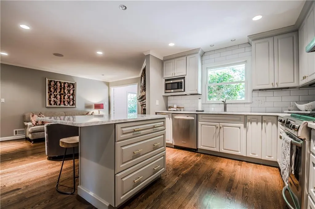 6855 Castleton Drive Nw, Atlanta, Georgia 30328, 4 Bedrooms Bedrooms, ,3 BathroomsBathrooms,Residential,Sold,6855 Castleton Drive Nw,5856656