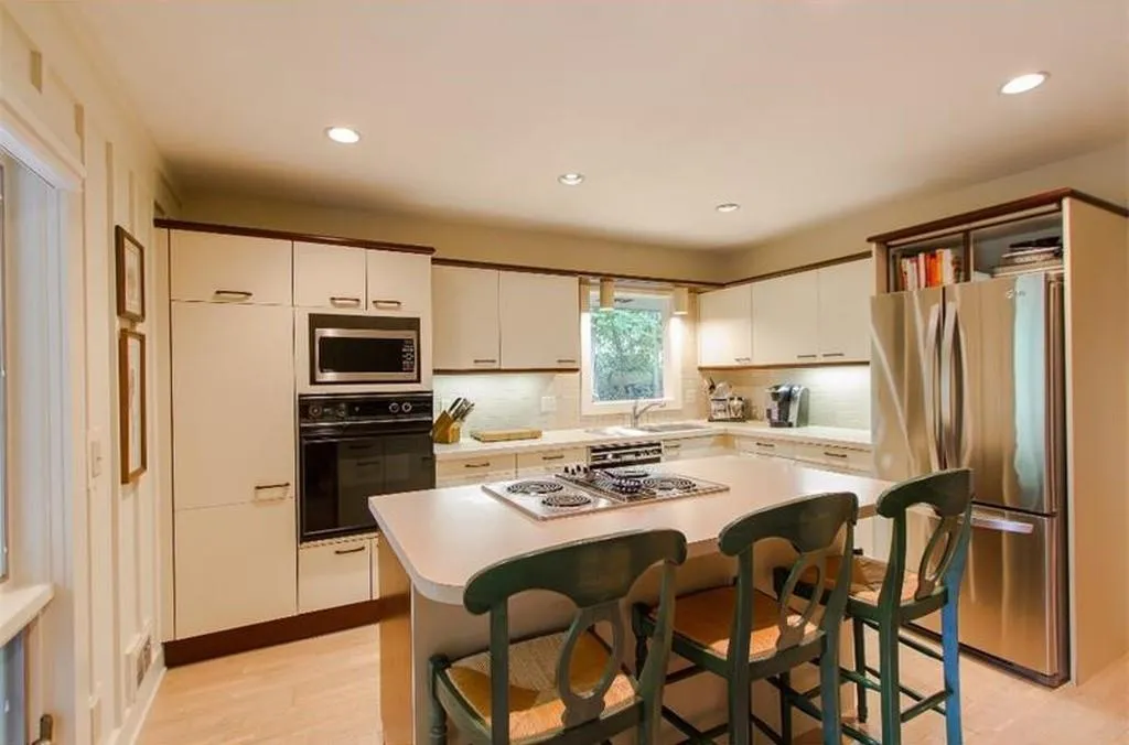 515 Spalding Drive, Sandy Springs, Georgia 30328, 3 Bedrooms Bedrooms, ,2 BathroomsBathrooms,Residential,Sold,515 Spalding Drive,6506326