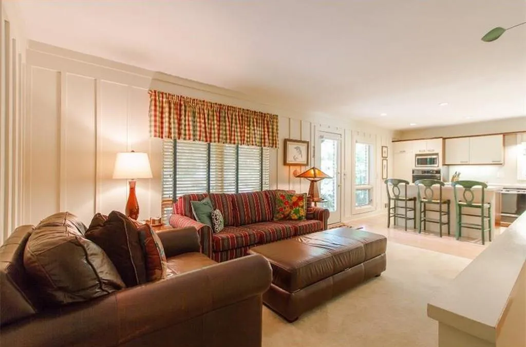 515 Spalding Drive, Sandy Springs, Georgia 30328, 3 Bedrooms Bedrooms, ,2 BathroomsBathrooms,Residential,Sold,515 Spalding Drive,6506326