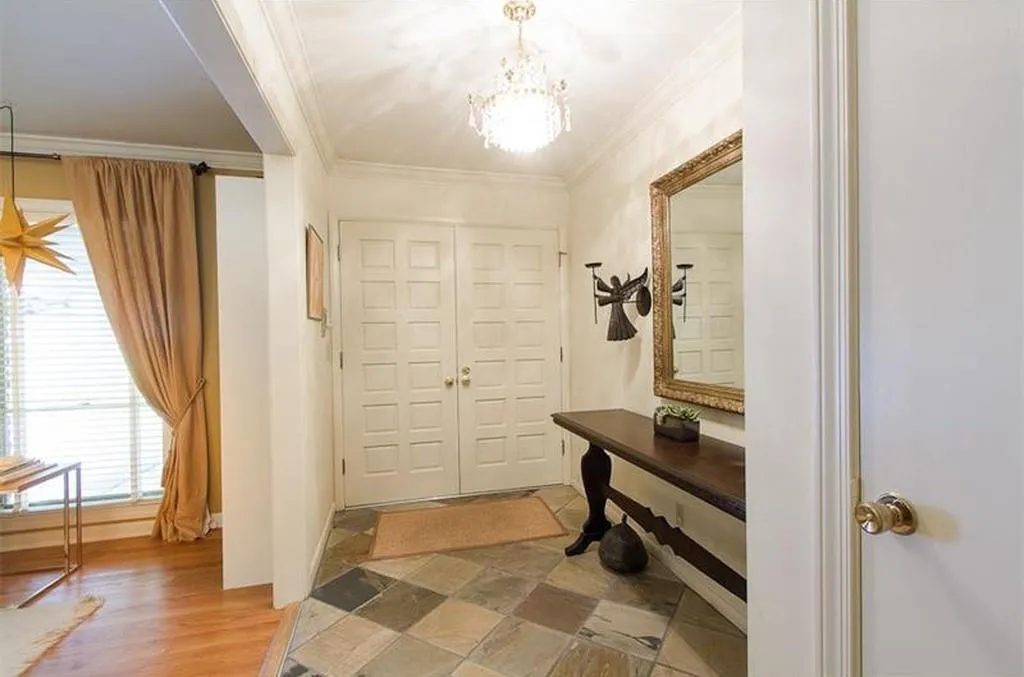 515 Spalding Drive, Sandy Springs, Georgia 30328, 3 Bedrooms Bedrooms, ,2 BathroomsBathrooms,Residential,Sold,515 Spalding Drive,6506326