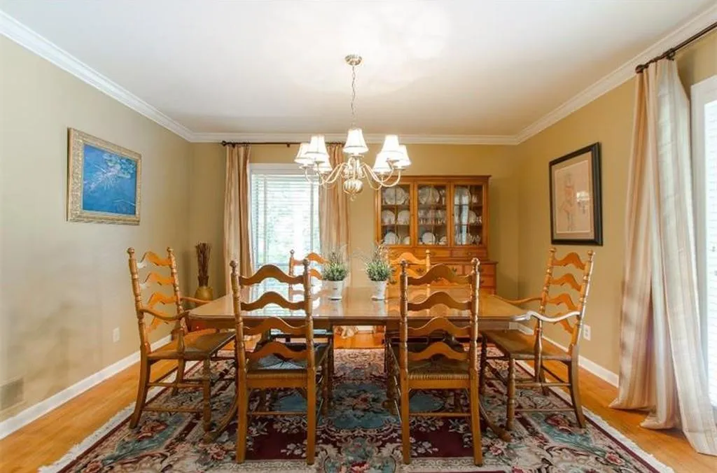 515 Spalding Drive, Sandy Springs, Georgia 30328, 3 Bedrooms Bedrooms, ,2 BathroomsBathrooms,Residential,Sold,515 Spalding Drive,6506326
