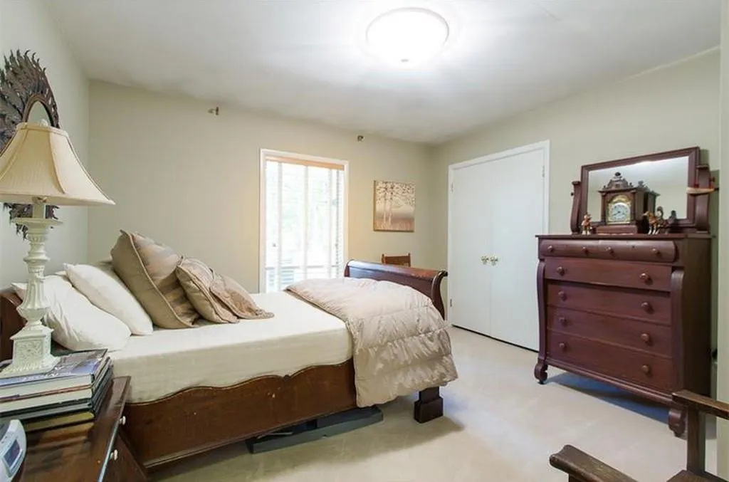 515 Spalding Drive, Sandy Springs, Georgia 30328, 3 Bedrooms Bedrooms, ,2 BathroomsBathrooms,Residential,Sold,515 Spalding Drive,6506326