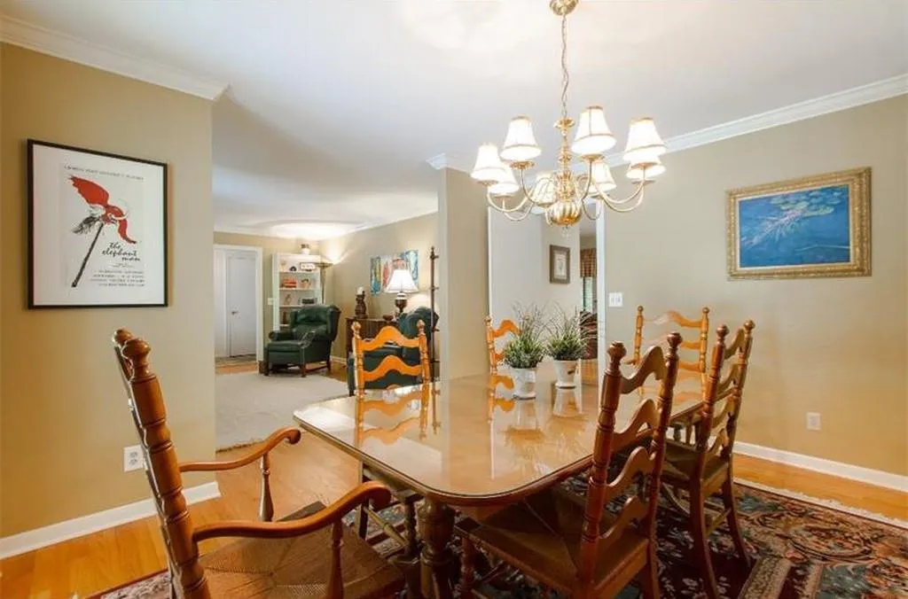 515 Spalding Drive, Sandy Springs, Georgia 30328, 3 Bedrooms Bedrooms, ,2 BathroomsBathrooms,Residential,Sold,515 Spalding Drive,6506326