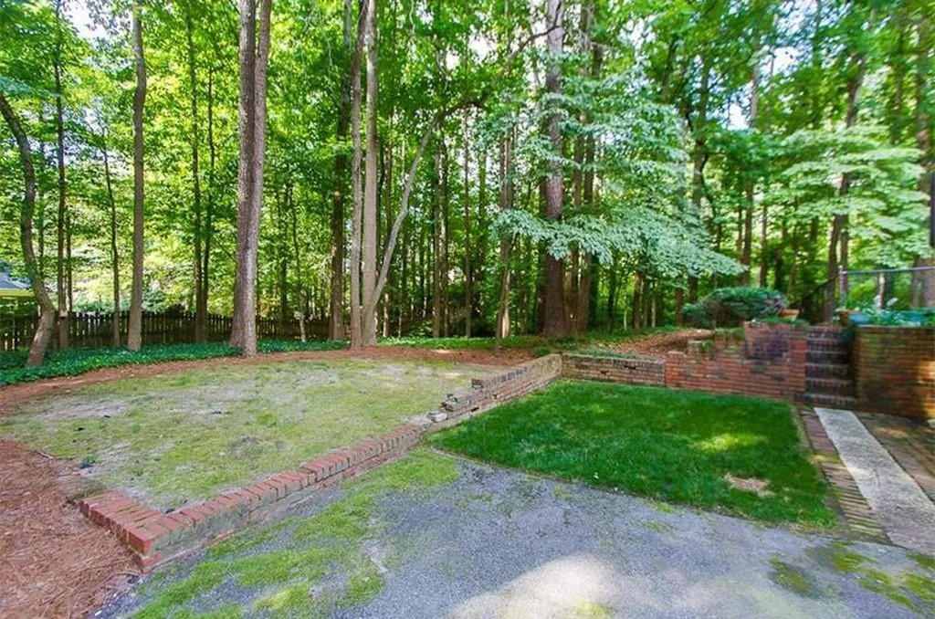 515 Spalding Drive, Sandy Springs, Georgia 30328, 3 Bedrooms Bedrooms, ,2 BathroomsBathrooms,Residential,Sold,515 Spalding Drive,6506326