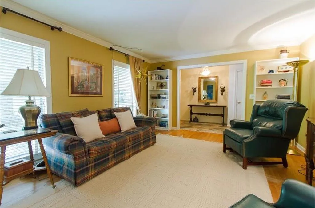 515 Spalding Drive, Sandy Springs, Georgia 30328, 3 Bedrooms Bedrooms, ,2 BathroomsBathrooms,Residential,Sold,515 Spalding Drive,6506326