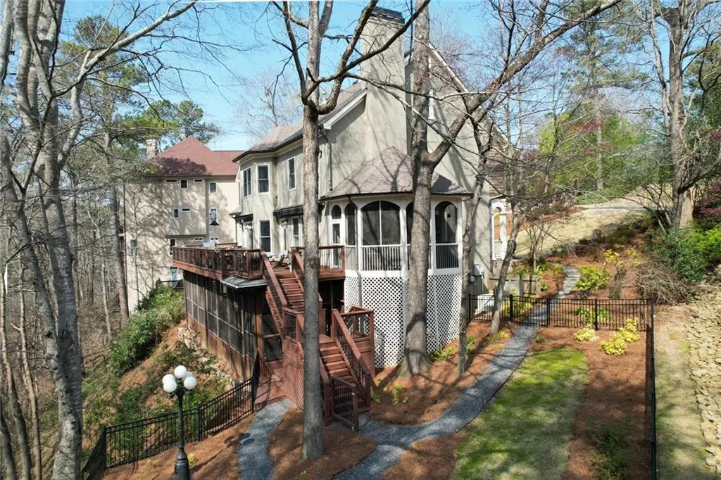 105 Grogans Landing, Sandy Springs, Georgia 30350, 5 Bedrooms Bedrooms, ,4 BathroomsBathrooms,Residential,Sold,105 Grogans Landing,7356467