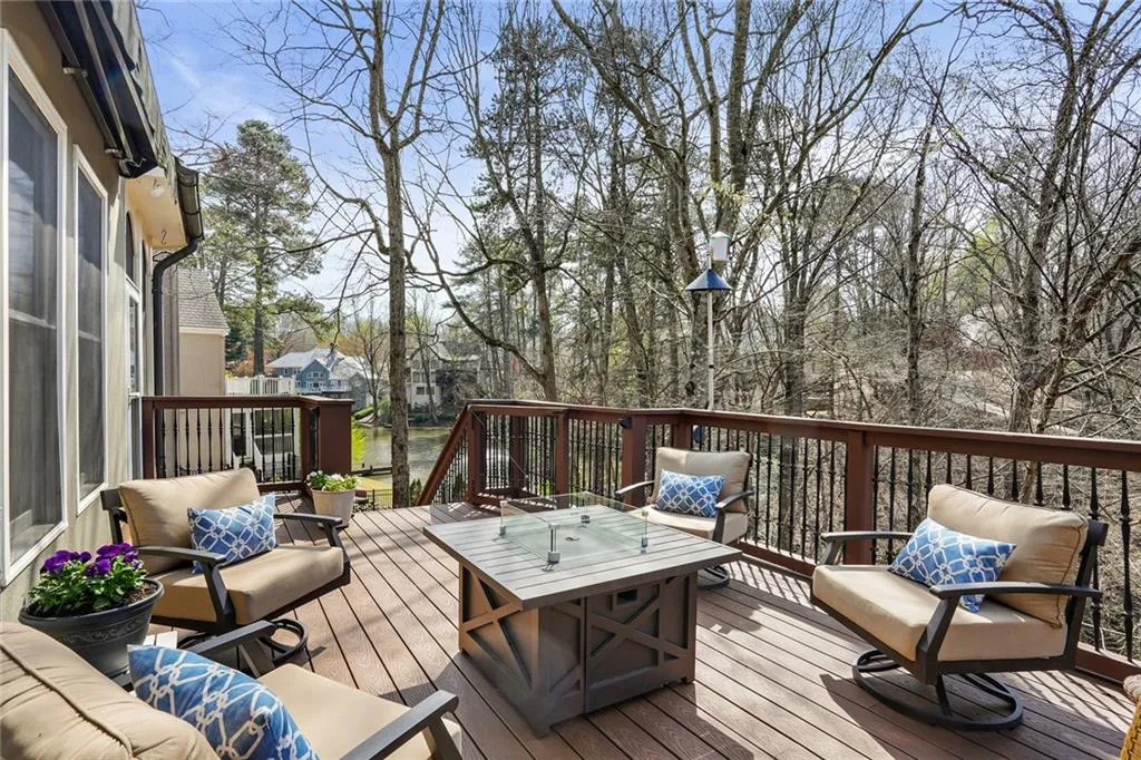 105 Grogans Landing, Sandy Springs, Georgia 30350, 5 Bedrooms Bedrooms, ,4 BathroomsBathrooms,Residential,Sold,105 Grogans Landing,7356467