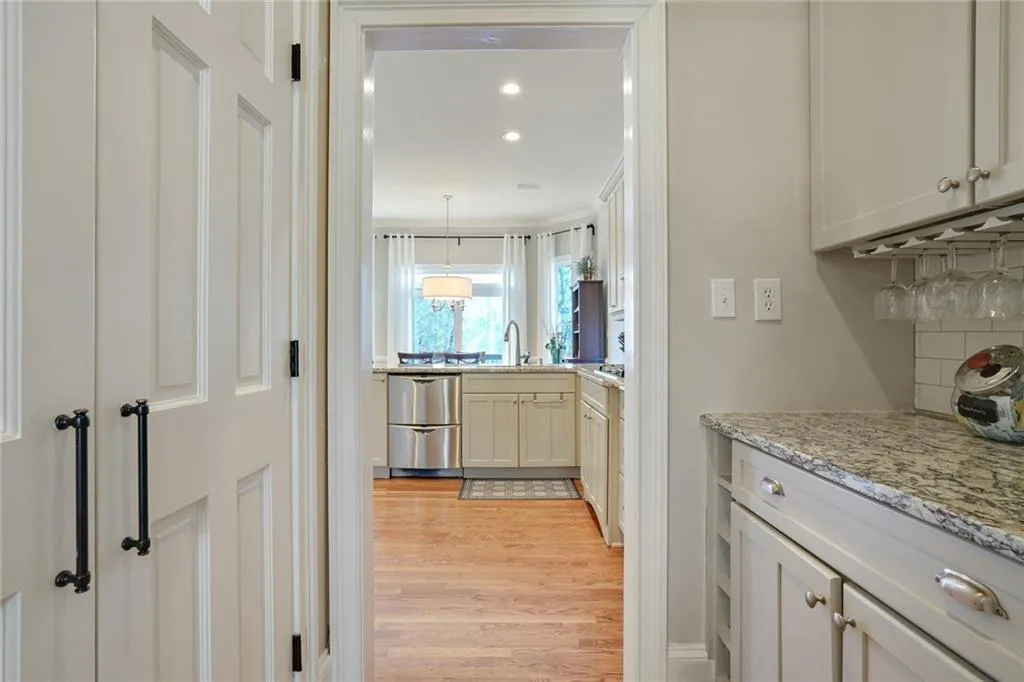 105 Grogans Landing, Sandy Springs, Georgia 30350, 5 Bedrooms Bedrooms, ,4 BathroomsBathrooms,Residential,Sold,105 Grogans Landing,7356467