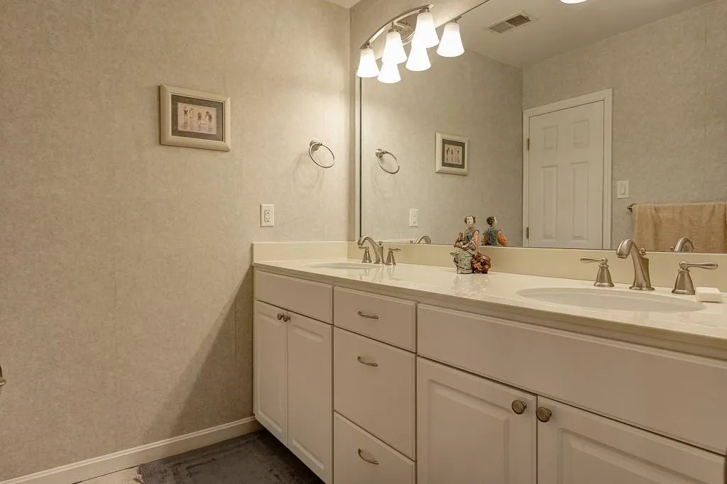 6520 Roswell Road Unit 98, Sandy Springs, Georgia 30328, 2 Bedrooms Bedrooms, ,1 BathroomBathrooms,Residential,Sold,6520 Roswell Road Unit 98,5697614