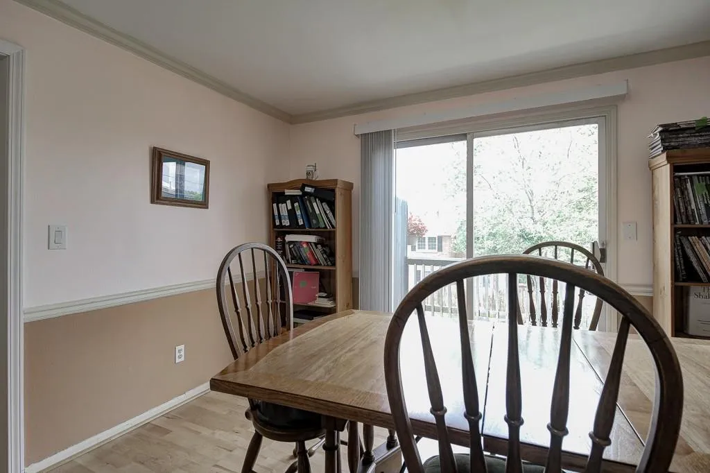 6520 Roswell Road Unit 98, Sandy Springs, Georgia 30328, 2 Bedrooms Bedrooms, ,1 BathroomBathrooms,Residential,Sold,6520 Roswell Road Unit 98,5697614