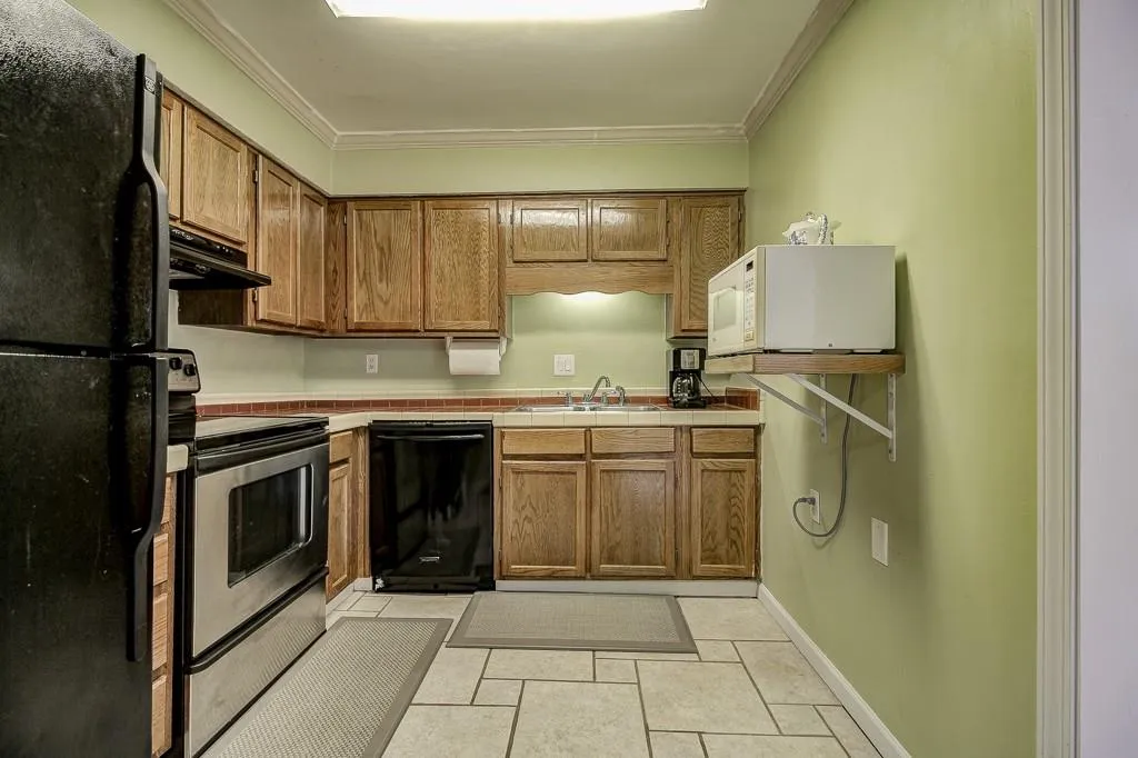 6520 Roswell Road Unit 98, Sandy Springs, Georgia 30328, 2 Bedrooms Bedrooms, ,1 BathroomBathrooms,Residential,Sold,6520 Roswell Road Unit 98,5697614