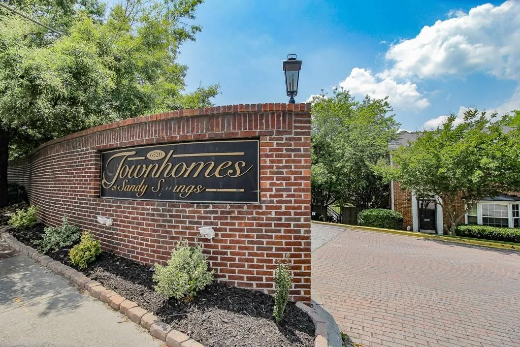 6520 Roswell Road Unit 98, Sandy Springs, Georgia 30328, 2 Bedrooms Bedrooms, ,1 BathroomBathrooms,Residential,Sold,6520 Roswell Road Unit 98,5697614