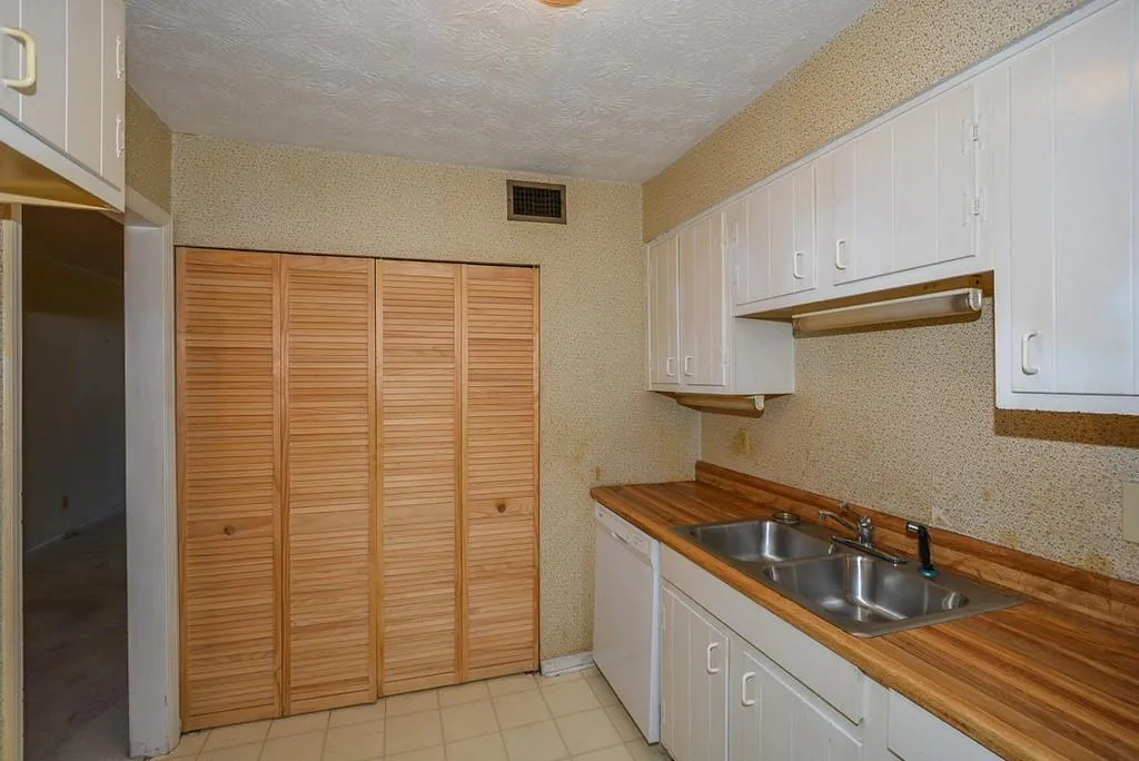 6700 Roswell Road Unit 31a, Sandy Springs, Georgia 30328, 2 Bedrooms Bedrooms, ,2 BathroomsBathrooms,Residential,Sold,6700 Roswell Road Unit 31a,6673014