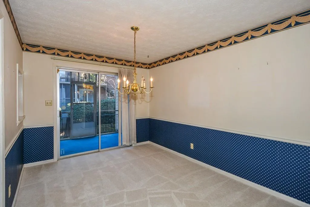 6700 Roswell Road Unit 31a, Sandy Springs, Georgia 30328, 2 Bedrooms Bedrooms, ,2 BathroomsBathrooms,Residential,Sold,6700 Roswell Road Unit 31a,6673014