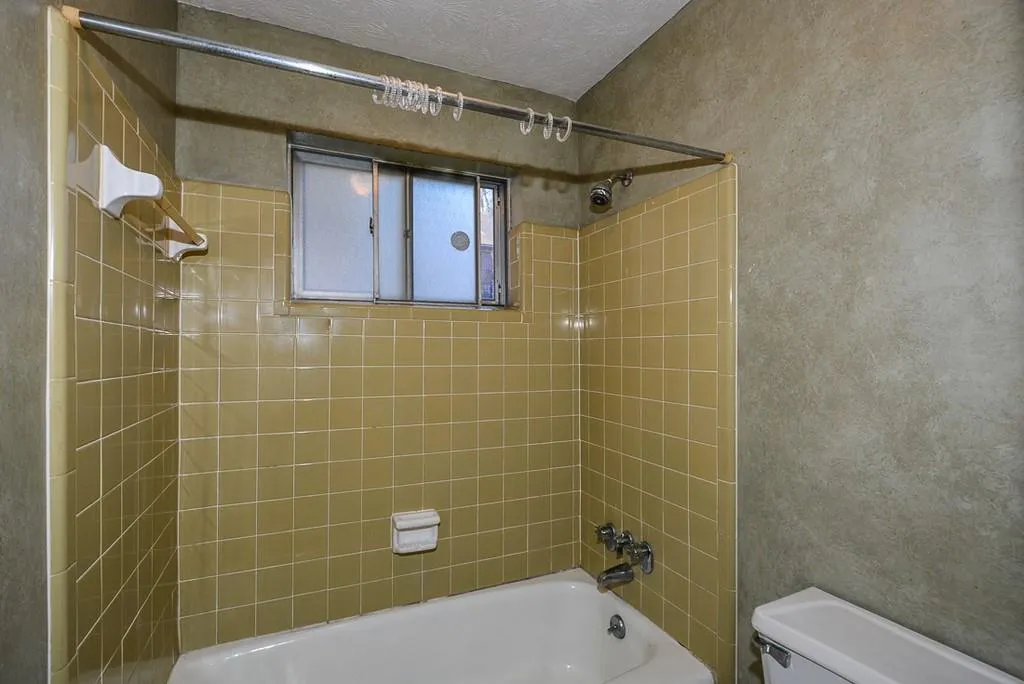 6700 Roswell Road Unit 31a, Sandy Springs, Georgia 30328, 2 Bedrooms Bedrooms, ,2 BathroomsBathrooms,Residential,Sold,6700 Roswell Road Unit 31a,6673014