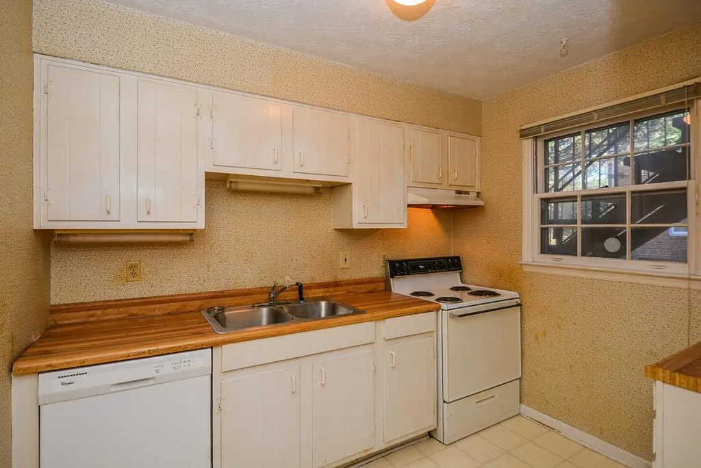 6700 Roswell Road Unit 31a, Sandy Springs, Georgia 30328, 2 Bedrooms Bedrooms, ,2 BathroomsBathrooms,Residential,Sold,6700 Roswell Road Unit 31a,6673014