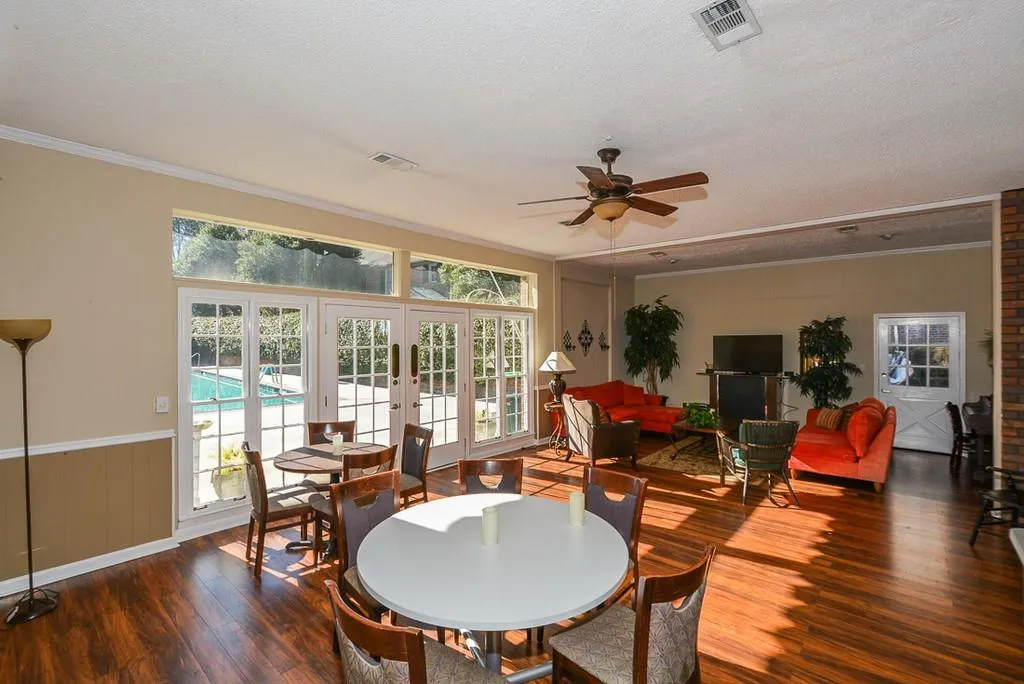 6700 Roswell Road Unit 31a, Sandy Springs, Georgia 30328, 2 Bedrooms Bedrooms, ,2 BathroomsBathrooms,Residential,Sold,6700 Roswell Road Unit 31a,6673014