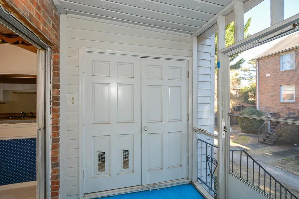 6700 Roswell Road Unit 31a, Sandy Springs, Georgia 30328, 2 Bedrooms Bedrooms, ,2 BathroomsBathrooms,Residential,Sold,6700 Roswell Road Unit 31a,6673014