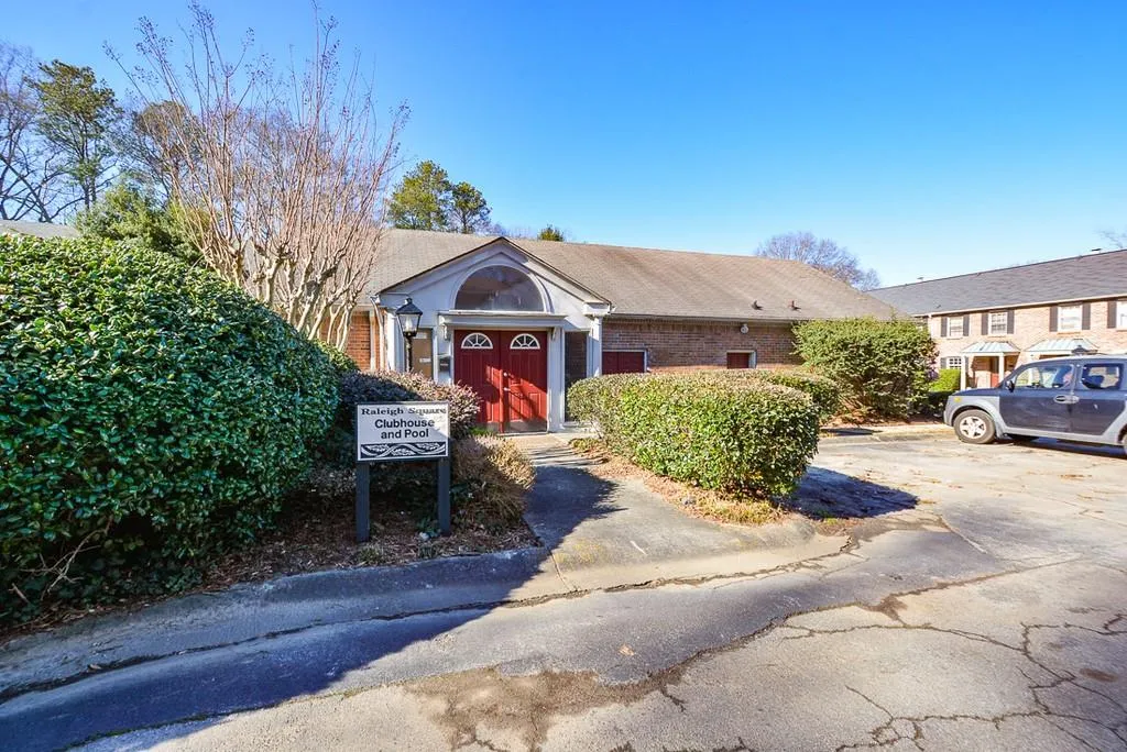 6700 Roswell Road Unit 31a, Sandy Springs, Georgia 30328, 2 Bedrooms Bedrooms, ,2 BathroomsBathrooms,Residential,Sold,6700 Roswell Road Unit 31a,6673014