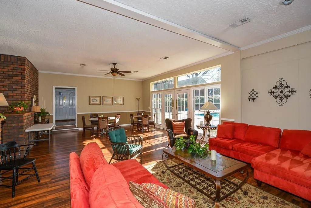 6700 Roswell Road Unit 31a, Sandy Springs, Georgia 30328, 2 Bedrooms Bedrooms, ,2 BathroomsBathrooms,Residential,Sold,6700 Roswell Road Unit 31a,6673014