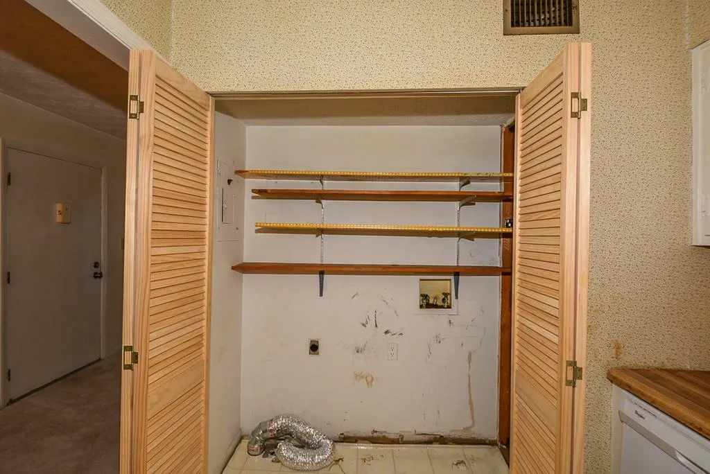 6700 Roswell Road Unit 31a, Sandy Springs, Georgia 30328, 2 Bedrooms Bedrooms, ,2 BathroomsBathrooms,Residential,Sold,6700 Roswell Road Unit 31a,6673014