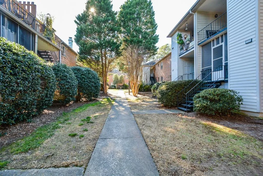 6700 Roswell Road Unit 31a, Sandy Springs, Georgia 30328, 2 Bedrooms Bedrooms, ,2 BathroomsBathrooms,Residential,Sold,6700 Roswell Road Unit 31a,6673014
