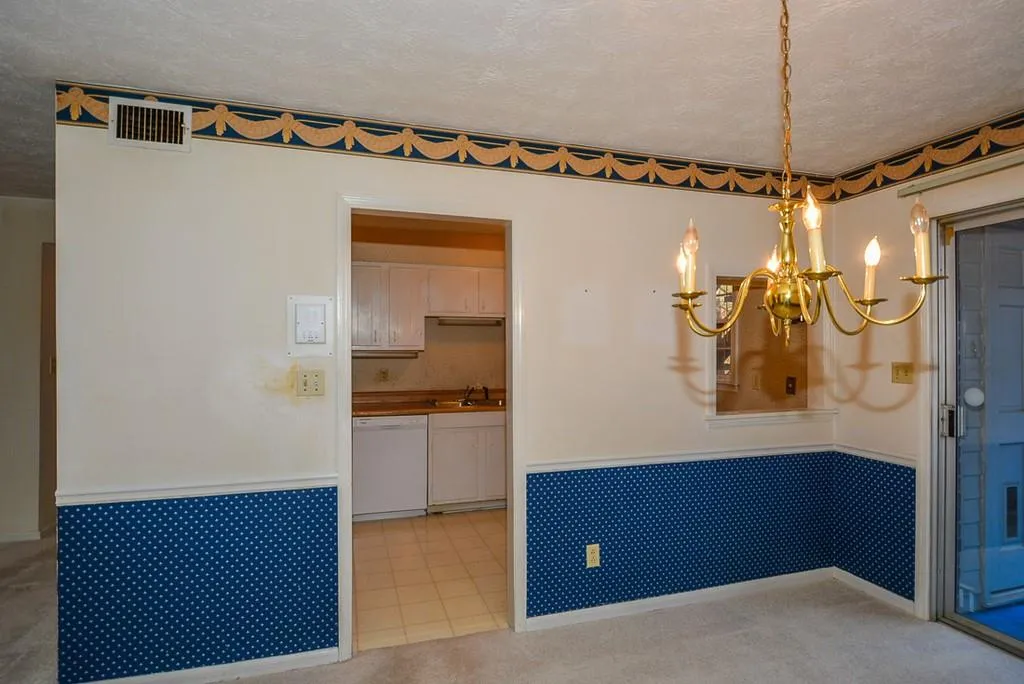 6700 Roswell Road Unit 31a, Sandy Springs, Georgia 30328, 2 Bedrooms Bedrooms, ,2 BathroomsBathrooms,Residential,Sold,6700 Roswell Road Unit 31a,6673014