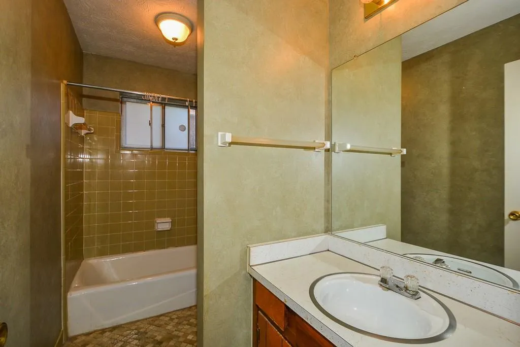 6700 Roswell Road Unit 31a, Sandy Springs, Georgia 30328, 2 Bedrooms Bedrooms, ,2 BathroomsBathrooms,Residential,Sold,6700 Roswell Road Unit 31a,6673014