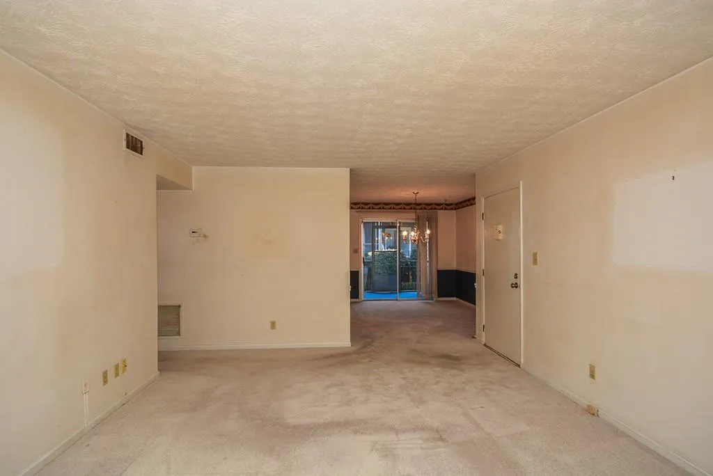 6700 Roswell Road Unit 31a, Sandy Springs, Georgia 30328, 2 Bedrooms Bedrooms, ,2 BathroomsBathrooms,Residential,Sold,6700 Roswell Road Unit 31a,6673014