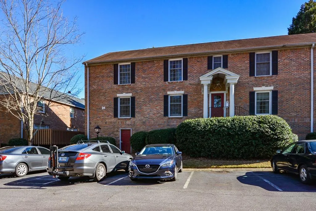 6700 Roswell Road Unit 31a, Sandy Springs, Georgia 30328, 2 Bedrooms Bedrooms, ,2 BathroomsBathrooms,Residential,Sold,6700 Roswell Road Unit 31a,6673014