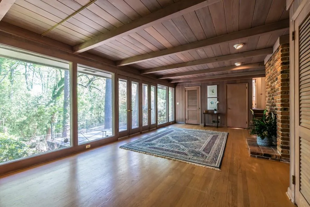 390 Montevallo Drive, Sandy Springs, Georgia 30342, 3 Bedrooms Bedrooms, ,2 BathroomsBathrooms,Residential,Sold,390 Montevallo Drive,7201351