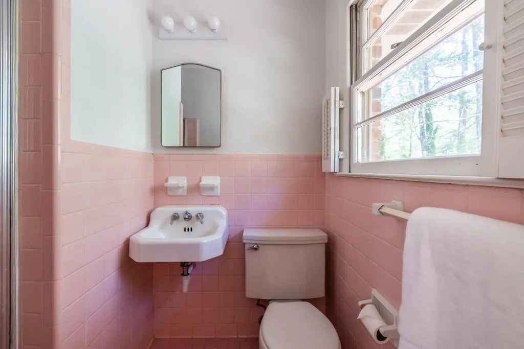 390 Montevallo Drive, Sandy Springs, Georgia 30342, 3 Bedrooms Bedrooms, ,2 BathroomsBathrooms,Residential,Sold,390 Montevallo Drive,7201351