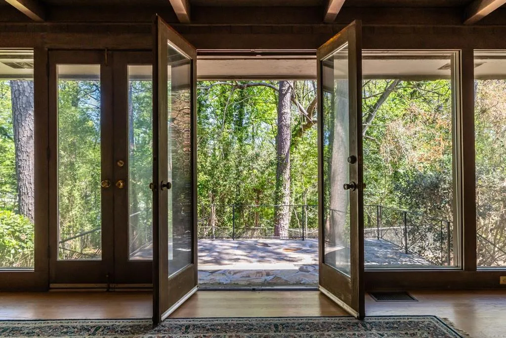 390 Montevallo Drive, Sandy Springs, Georgia 30342, 3 Bedrooms Bedrooms, ,2 BathroomsBathrooms,Residential,Sold,390 Montevallo Drive,7201351