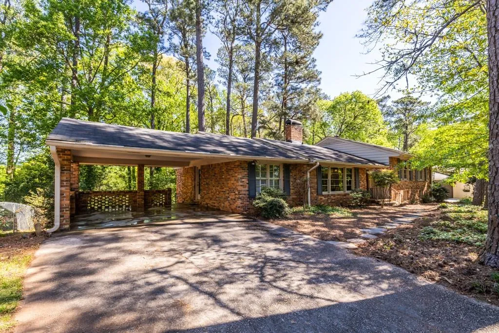 390 Montevallo Drive, Sandy Springs, Georgia 30342, 3 Bedrooms Bedrooms, ,2 BathroomsBathrooms,Residential,Sold,390 Montevallo Drive,7201351