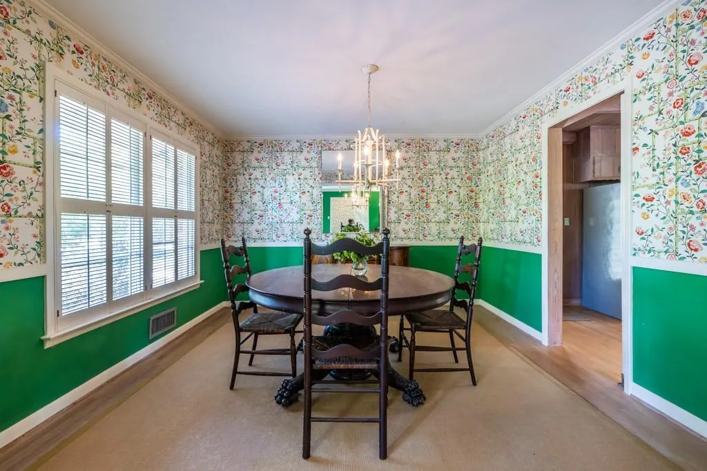 390 Montevallo Drive, Sandy Springs, Georgia 30342, 3 Bedrooms Bedrooms, ,2 BathroomsBathrooms,Residential,Sold,390 Montevallo Drive,7201351