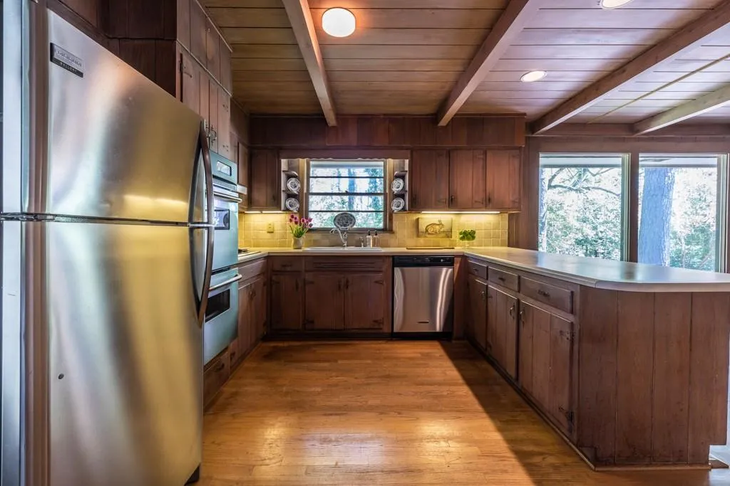 390 Montevallo Drive, Sandy Springs, Georgia 30342, 3 Bedrooms Bedrooms, ,2 BathroomsBathrooms,Residential,Sold,390 Montevallo Drive,7201351