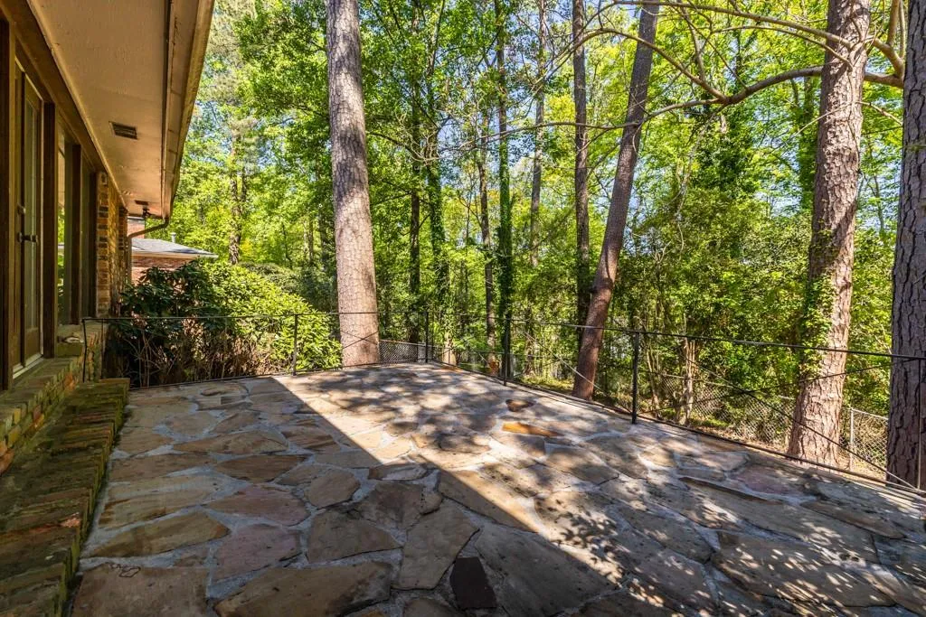 390 Montevallo Drive, Sandy Springs, Georgia 30342, 3 Bedrooms Bedrooms, ,2 BathroomsBathrooms,Residential,Sold,390 Montevallo Drive,7201351