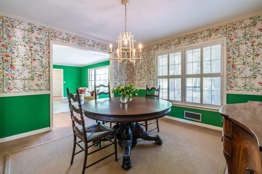 390 Montevallo Drive, Sandy Springs, Georgia 30342, 3 Bedrooms Bedrooms, ,2 BathroomsBathrooms,Residential,Sold,390 Montevallo Drive,7201351