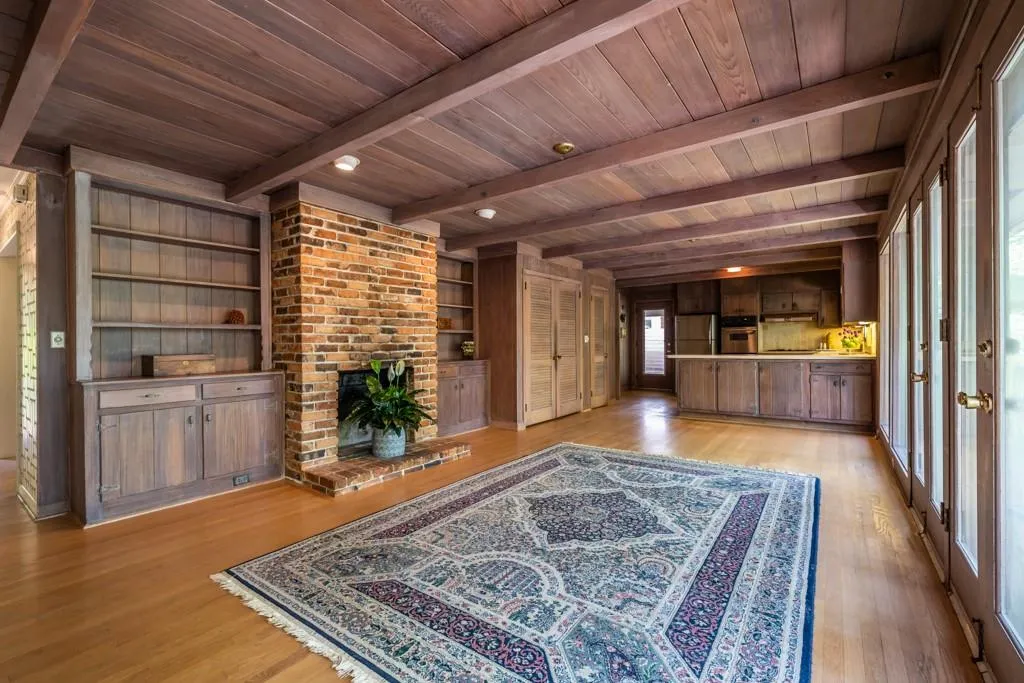 390 Montevallo Drive, Sandy Springs, Georgia 30342, 3 Bedrooms Bedrooms, ,2 BathroomsBathrooms,Residential,Sold,390 Montevallo Drive,7201351