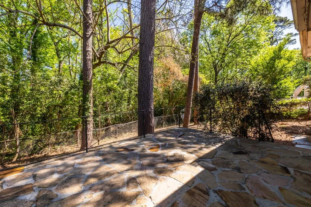 390 Montevallo Drive, Sandy Springs, Georgia 30342, 3 Bedrooms Bedrooms, ,2 BathroomsBathrooms,Residential,Sold,390 Montevallo Drive,7201351